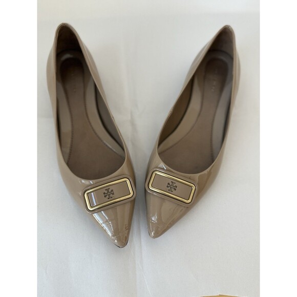 Tory Burch GEORGIA Pointed Toe Flats Almond Flour Beige Patent Leather Size 8.5 - Picture 2 of 9